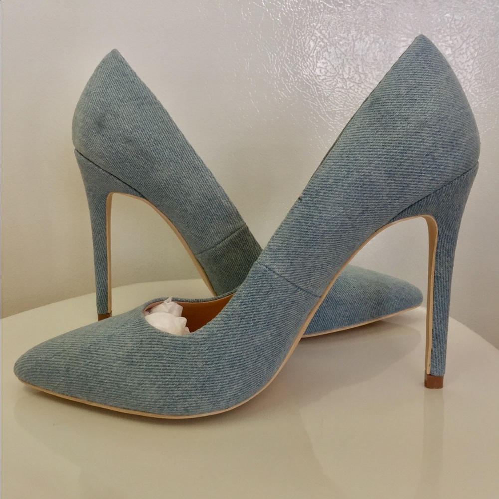 Classic Denim Pumps 👠 Size 8 Left - Picture 3 of 7